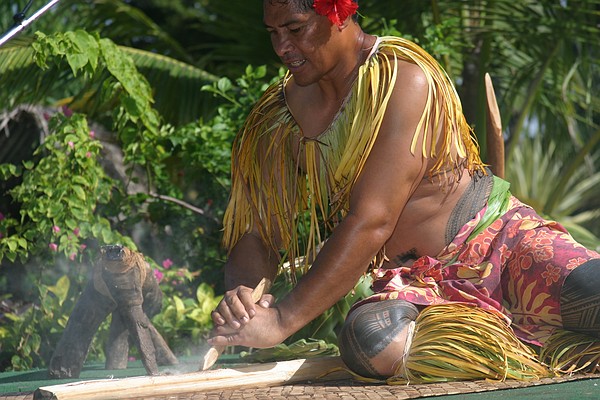 Центр полинезийской культуры. Жми на картинку для перехода к следующей.