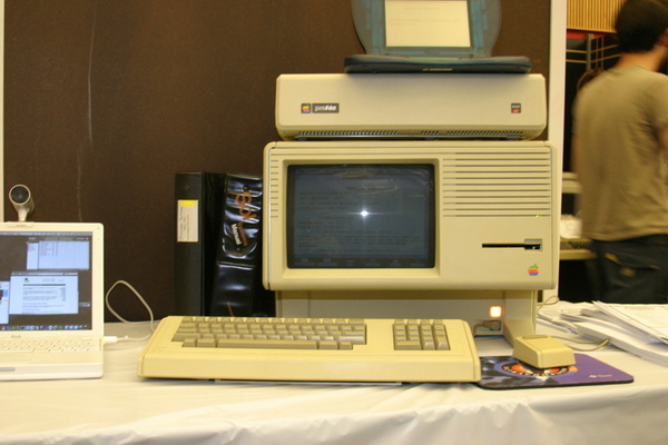 Apple Lisa, 1983 г.. Жми на картинку для перехода к следующей.