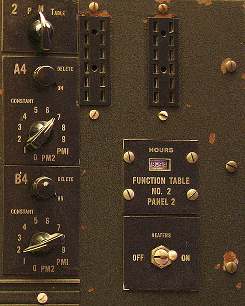 Фрагмент панели управления ENIAC. Жми на картинку для перехода к следующей.