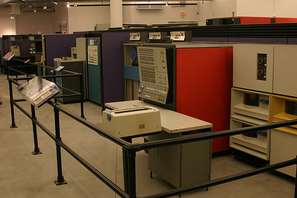 IBM System/360. Жми на картинку для перехода к следующей.