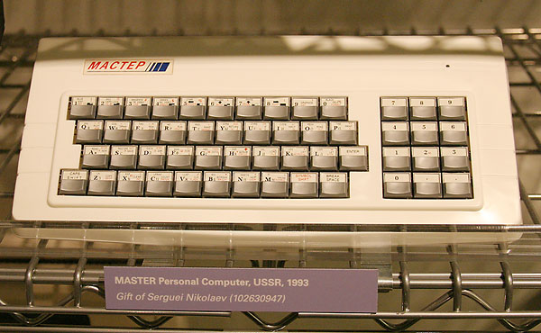 Есть в коллекции музея и советские компьютеры. Жми на картинку для перехода к следующей.