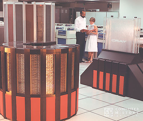 Суперкомпьютер Крей-2 в выч. центре Ливерморской лаборатории. Жми на картинку для перехода к следующей.