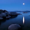 Закат Луны над озером Тахо