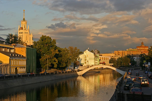 Pedestrian bridge over Obvodnoj kanal (Drain channel). Click the image to continue.