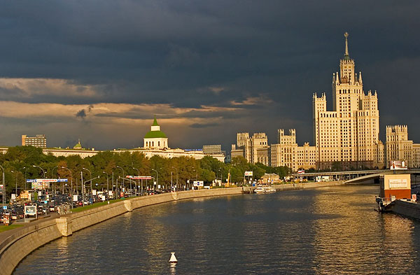 The apartment building on Kotelnicheskaya Naberezhnaja. Click the image to continue.