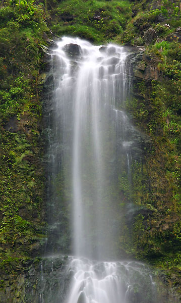 Водопад Ханакапаиаи. Жми на картинку для перехода к следующей.