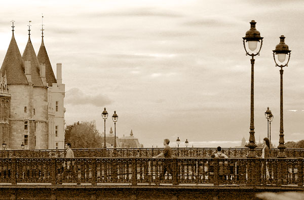 Pont au Change et le Palais de Justice, Paris. Click the image to continue.